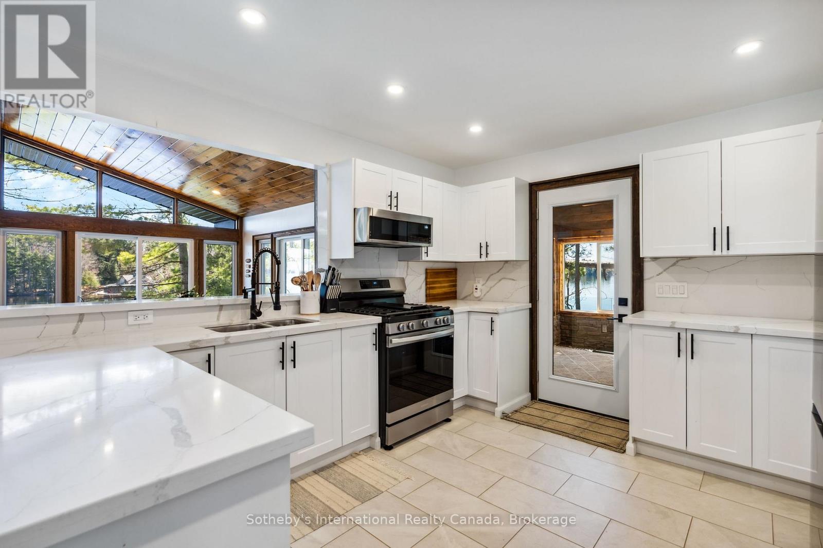 29 BEACHGROVE ISLAND 33LM