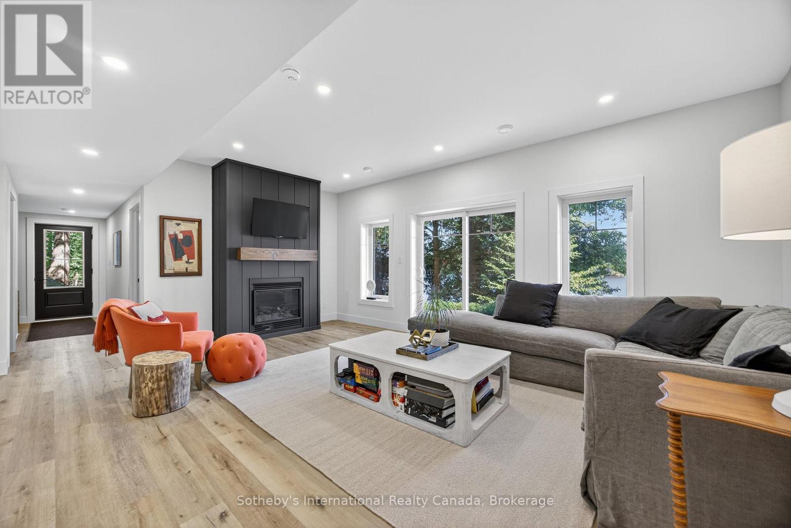 UNIT 52 - 1160 WHITESIDE ROAD