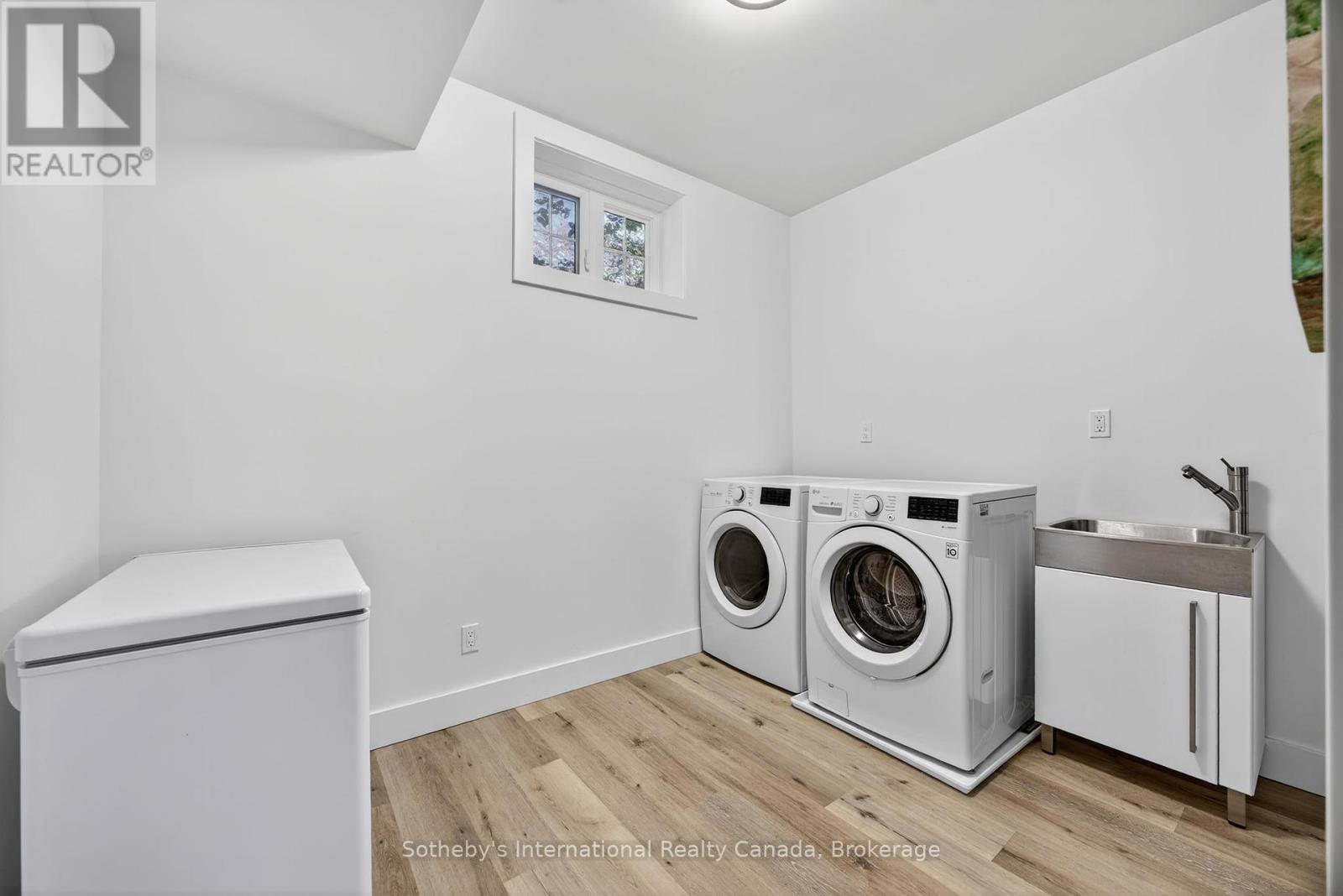 UNIT 52 - 1160 WHITESIDE ROAD