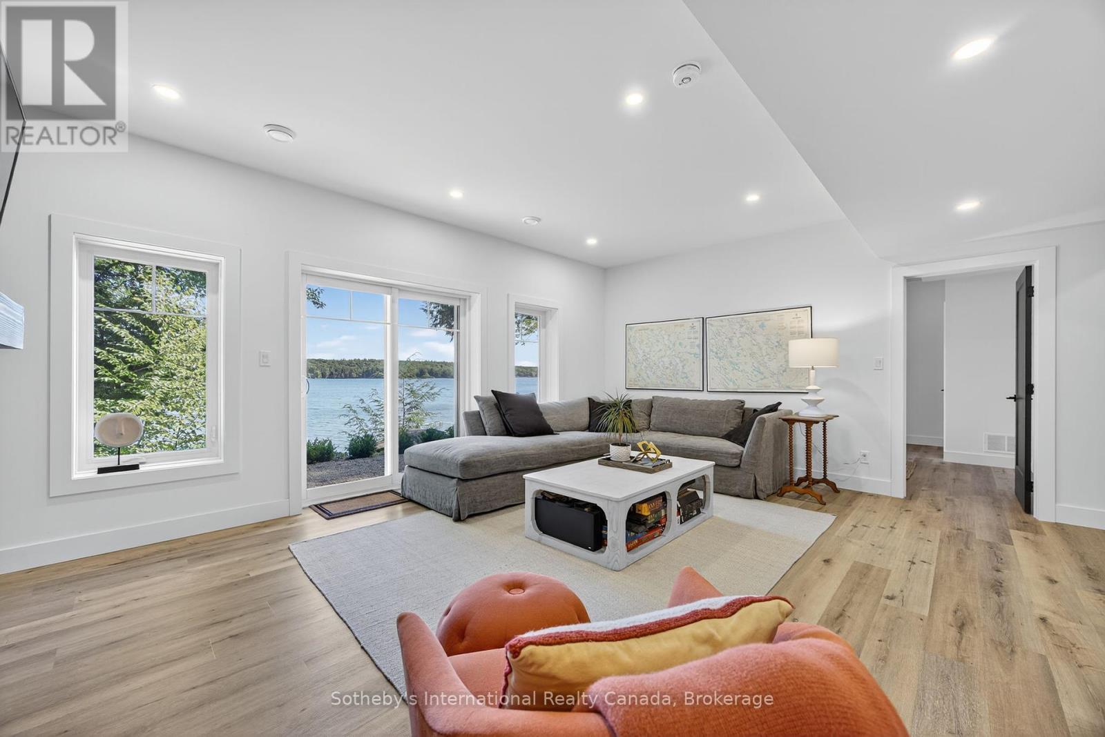 UNIT 52 - 1160 WHITESIDE ROAD