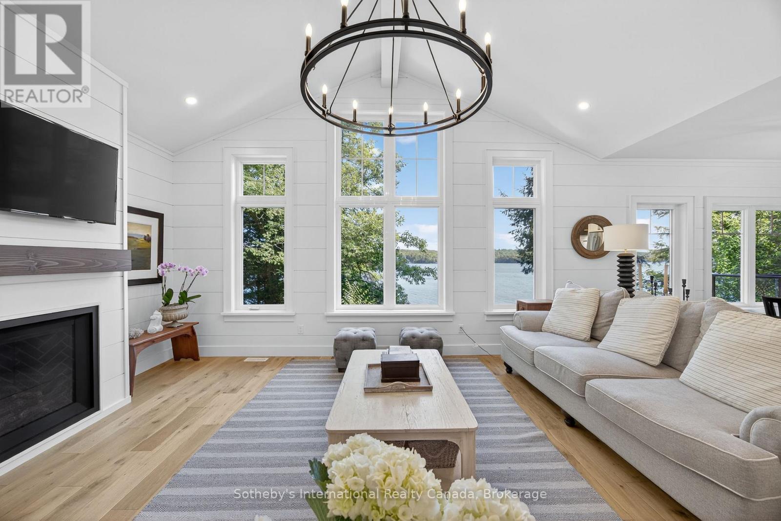 UNIT 52 - 1160 WHITESIDE ROAD