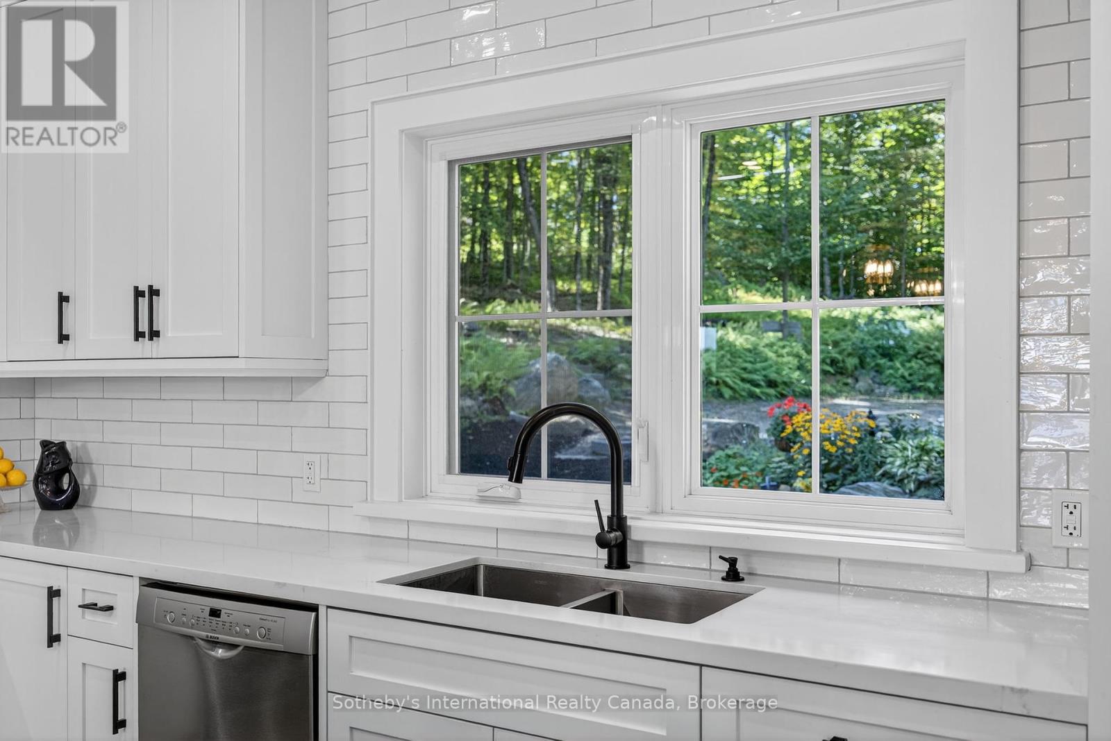 UNIT 52 - 1160 WHITESIDE ROAD