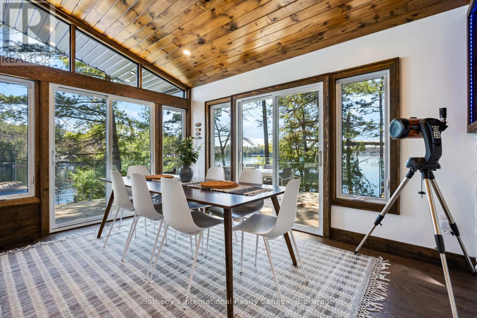 29 BEACHGROVE ISLAND 33LM