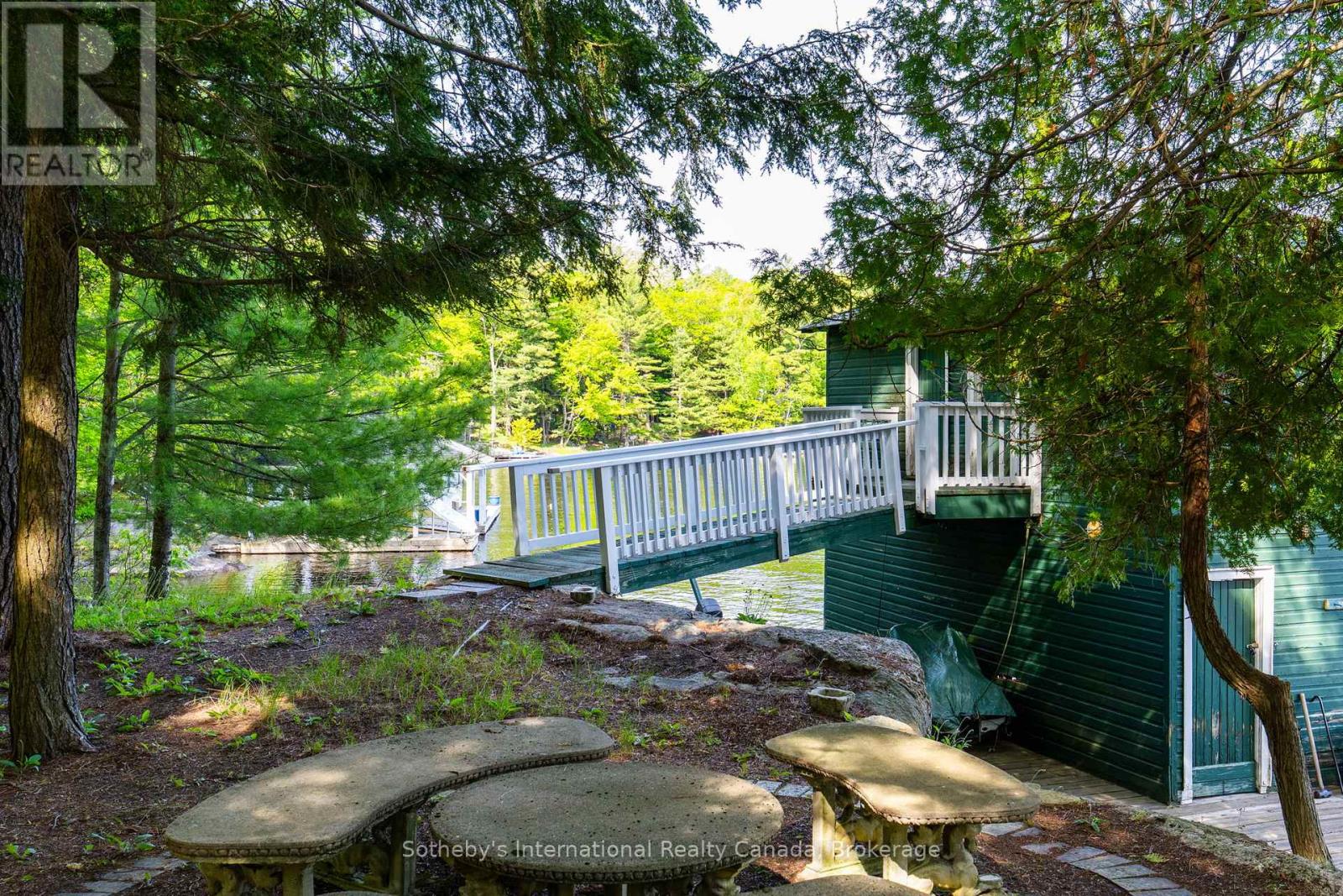1 - 1132 GREENWOOD POINT DRIVE