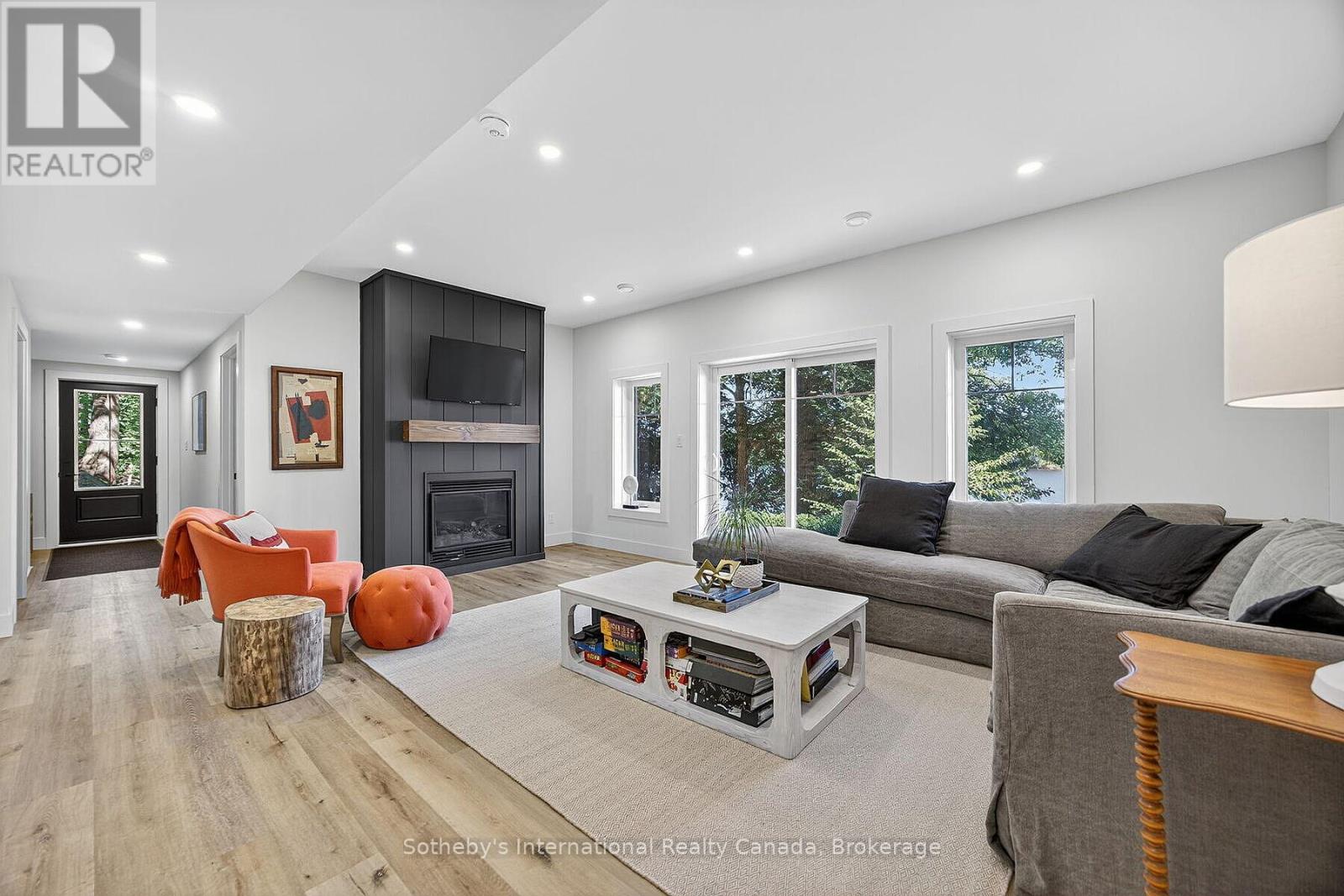 52 - 1160 WHITESIDE ROAD