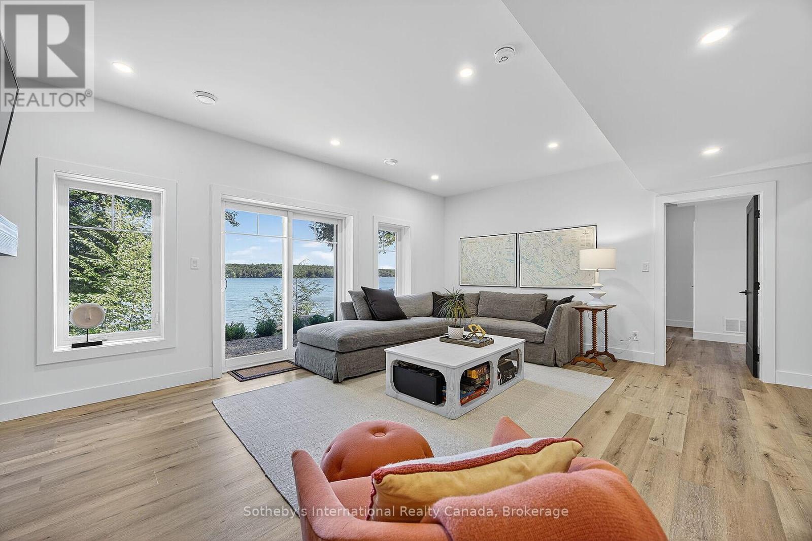52 - 1160 WHITESIDE ROAD