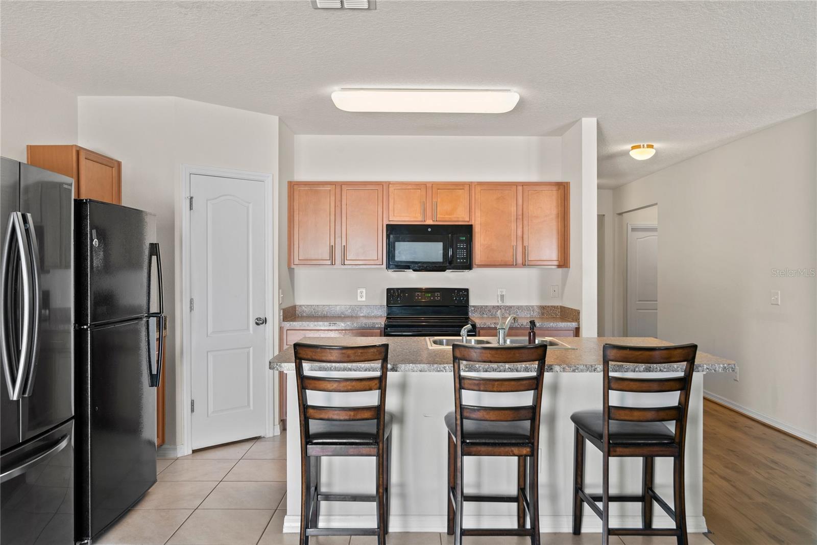543 LUCERNE BLVD