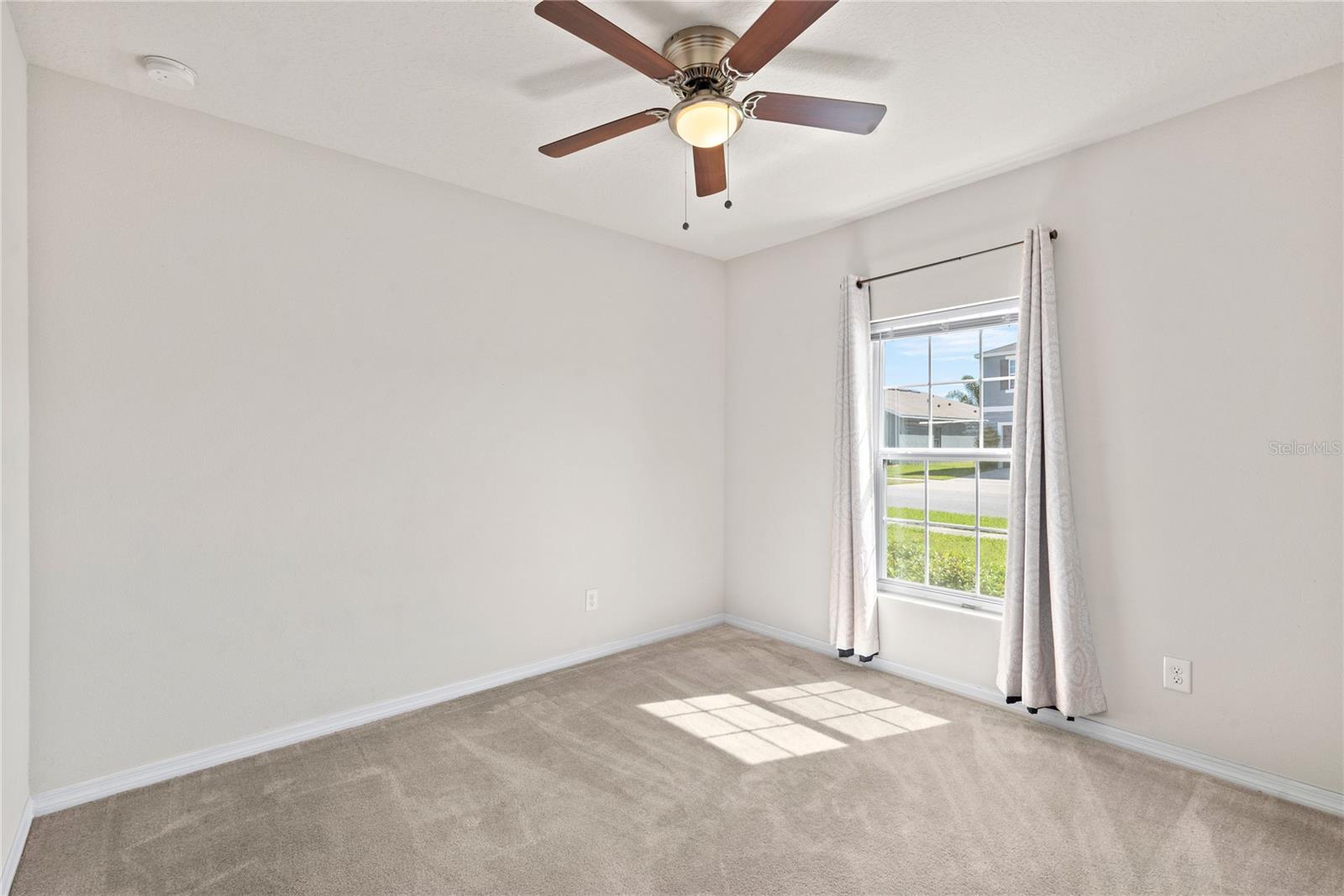 543 LUCERNE BLVD