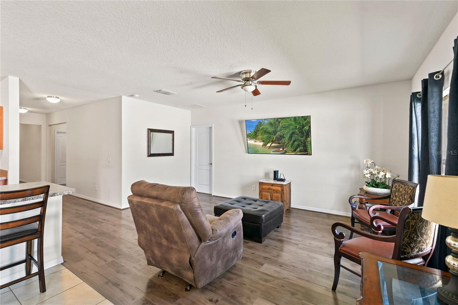 543 LUCERNE BLVD