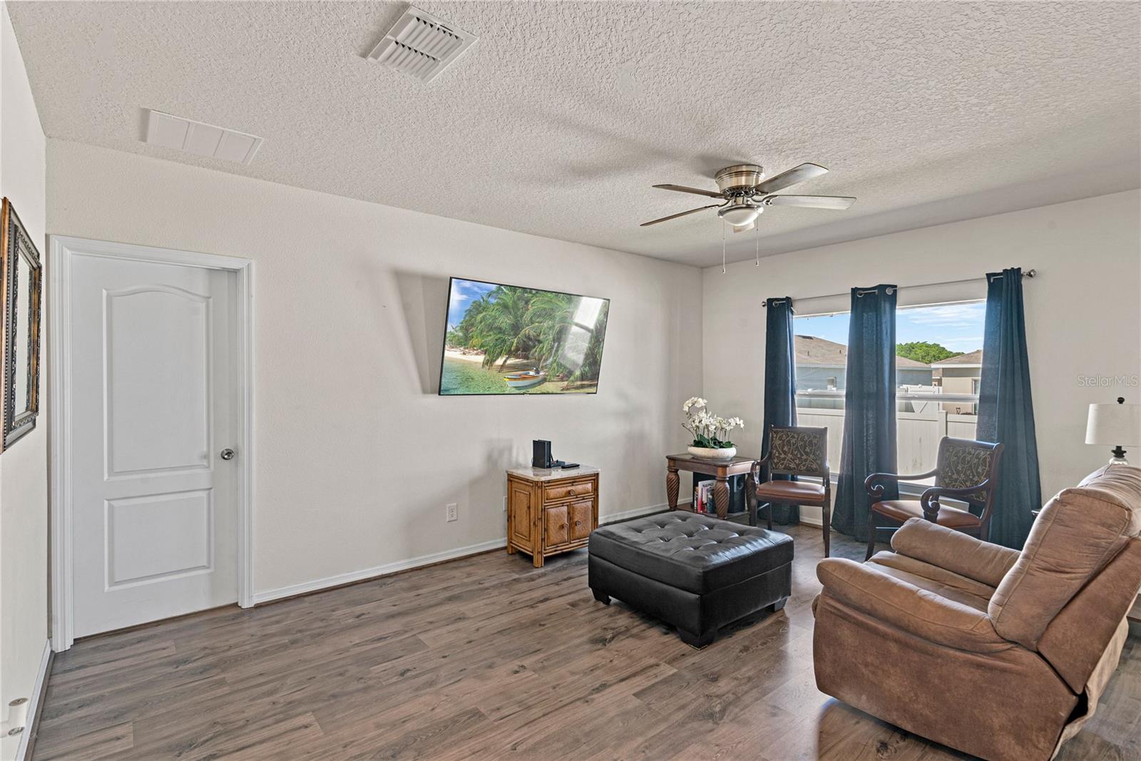 543 LUCERNE BLVD
