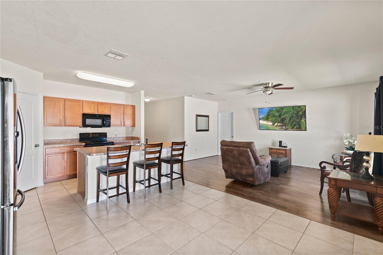 543 LUCERNE BLVD