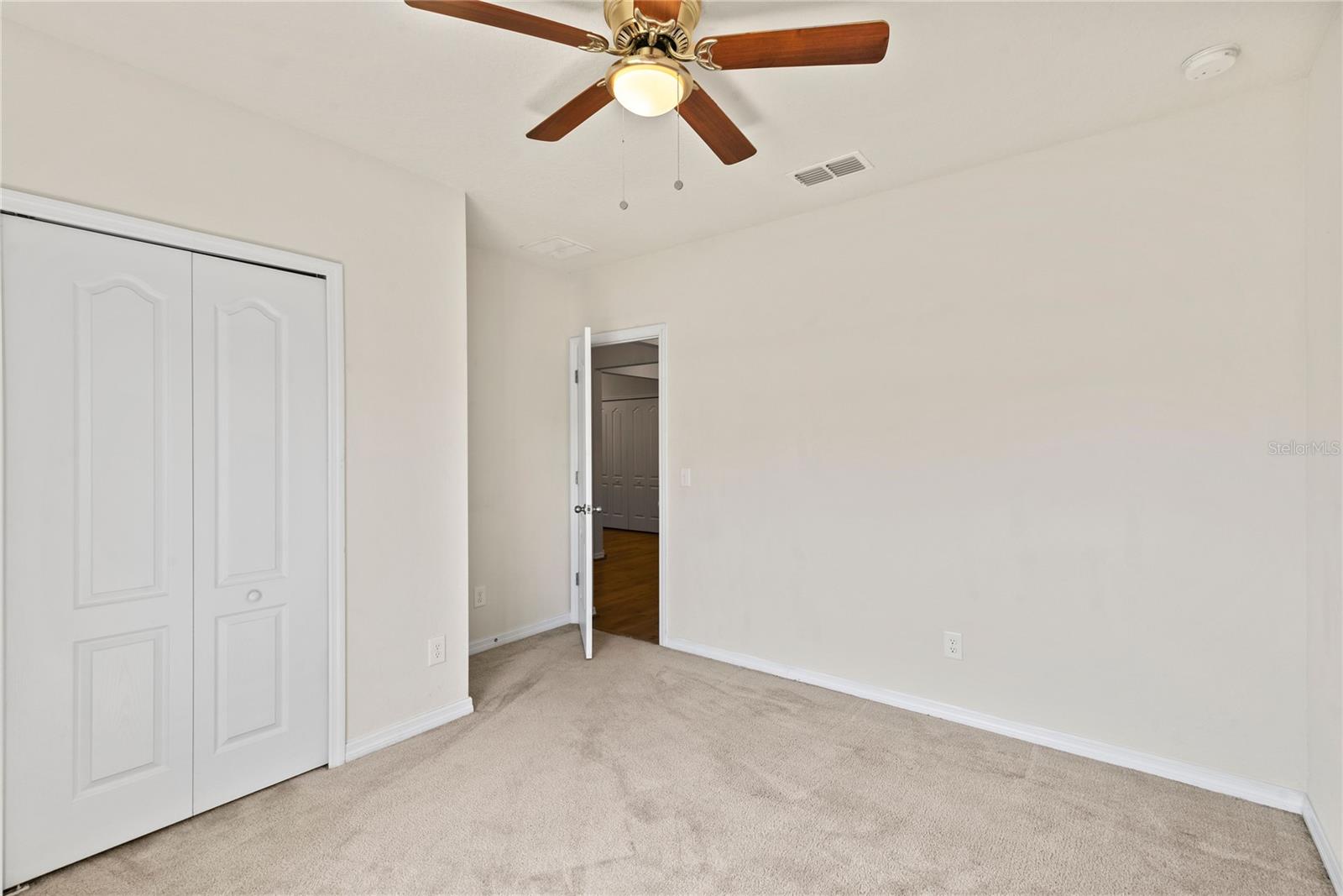 543 LUCERNE BLVD