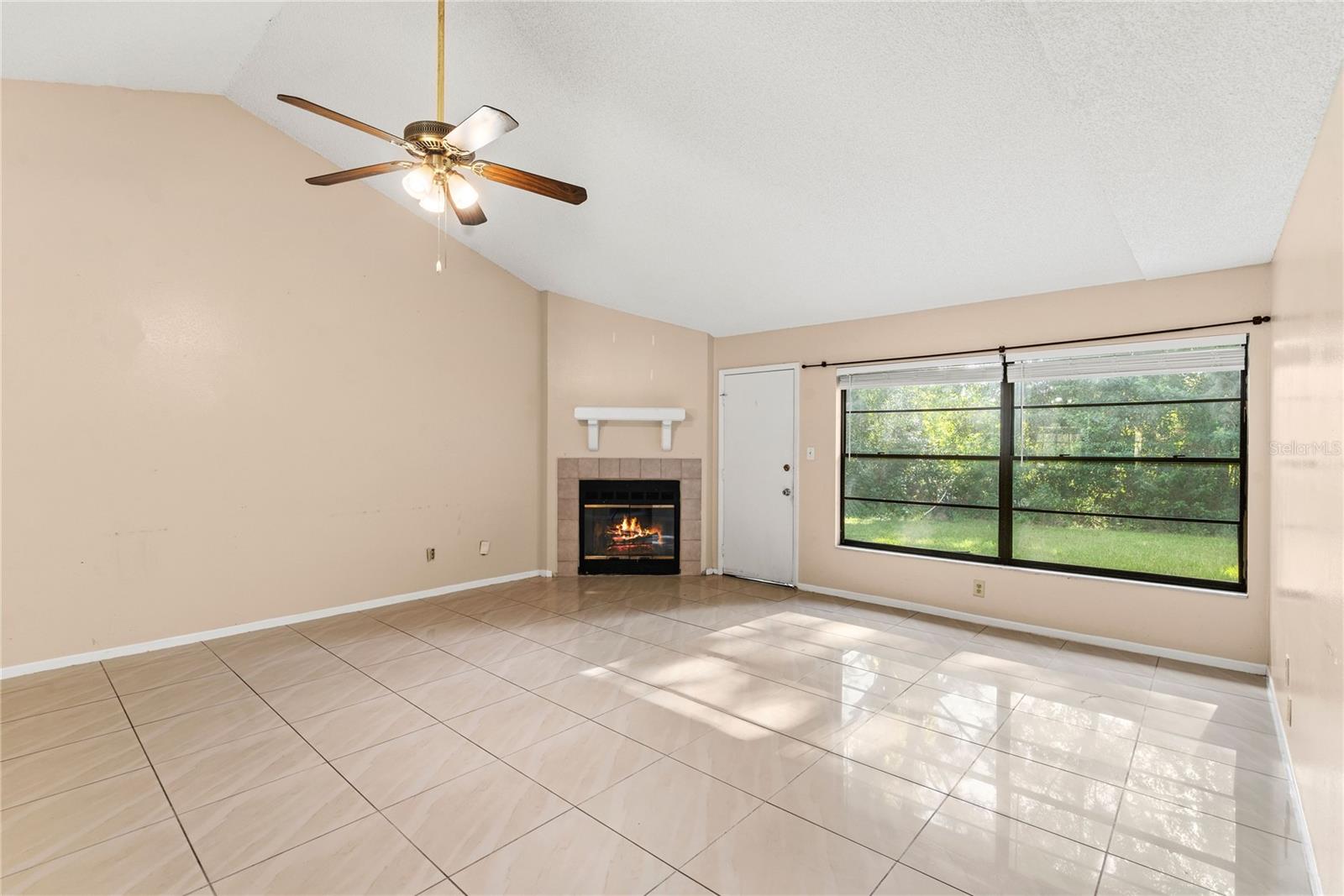 1023 MCKINNON AVE