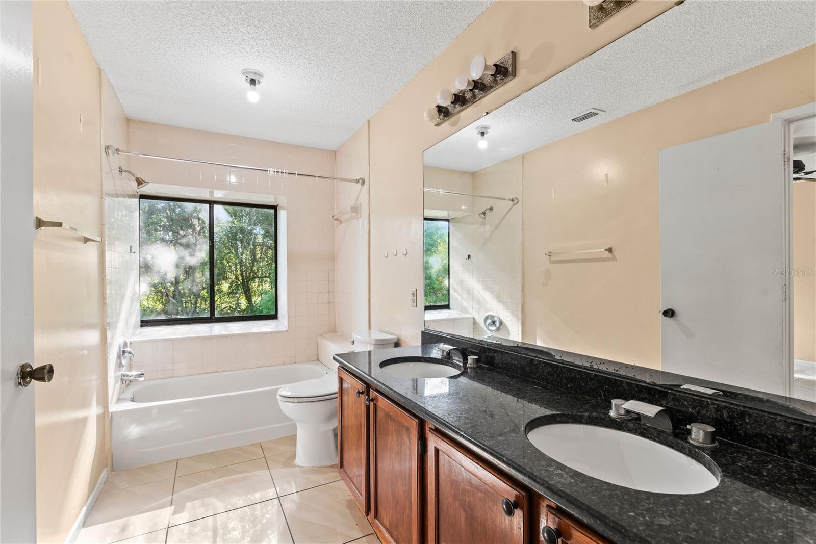 1023 MCKINNON AVE