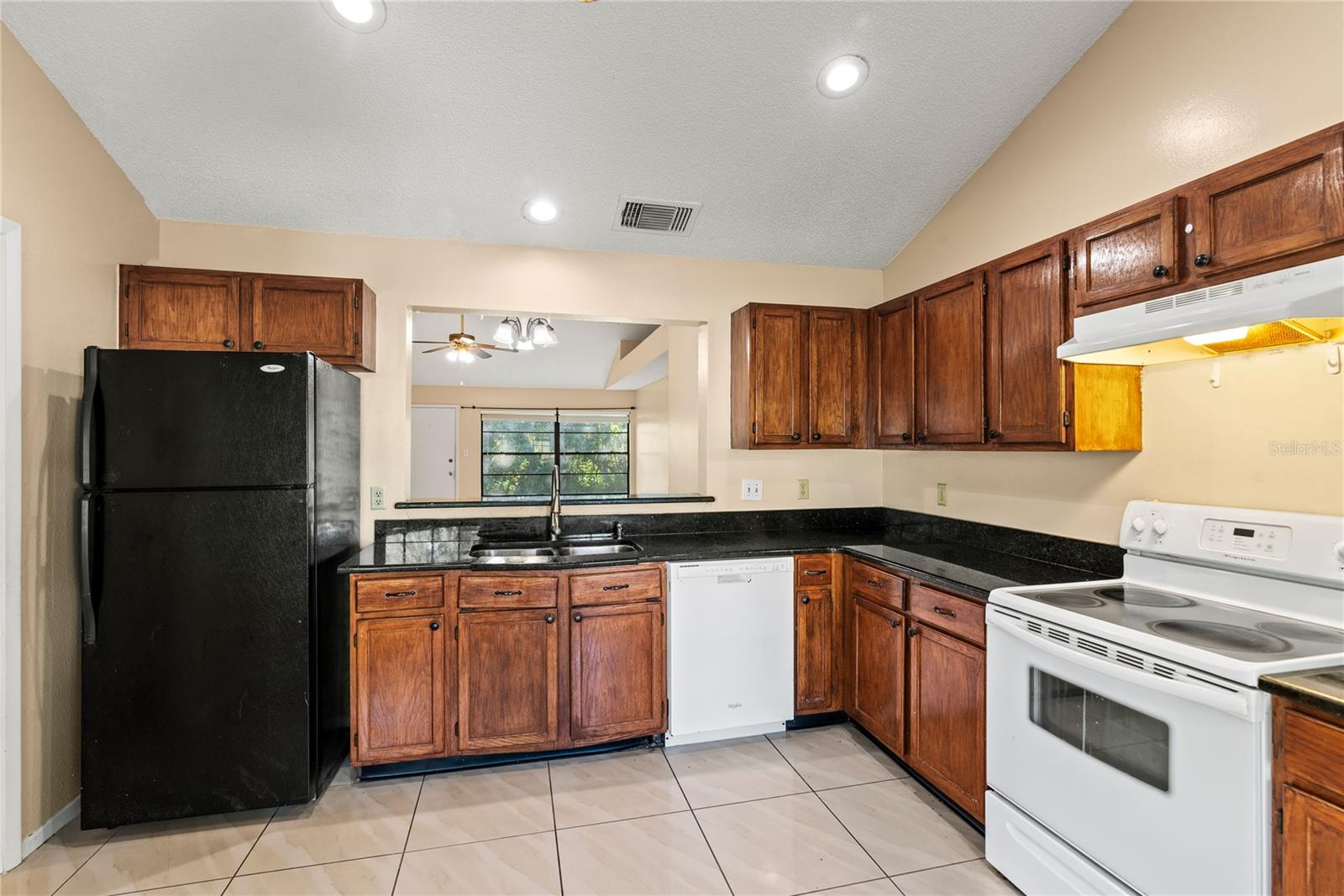 1023 MCKINNON AVE