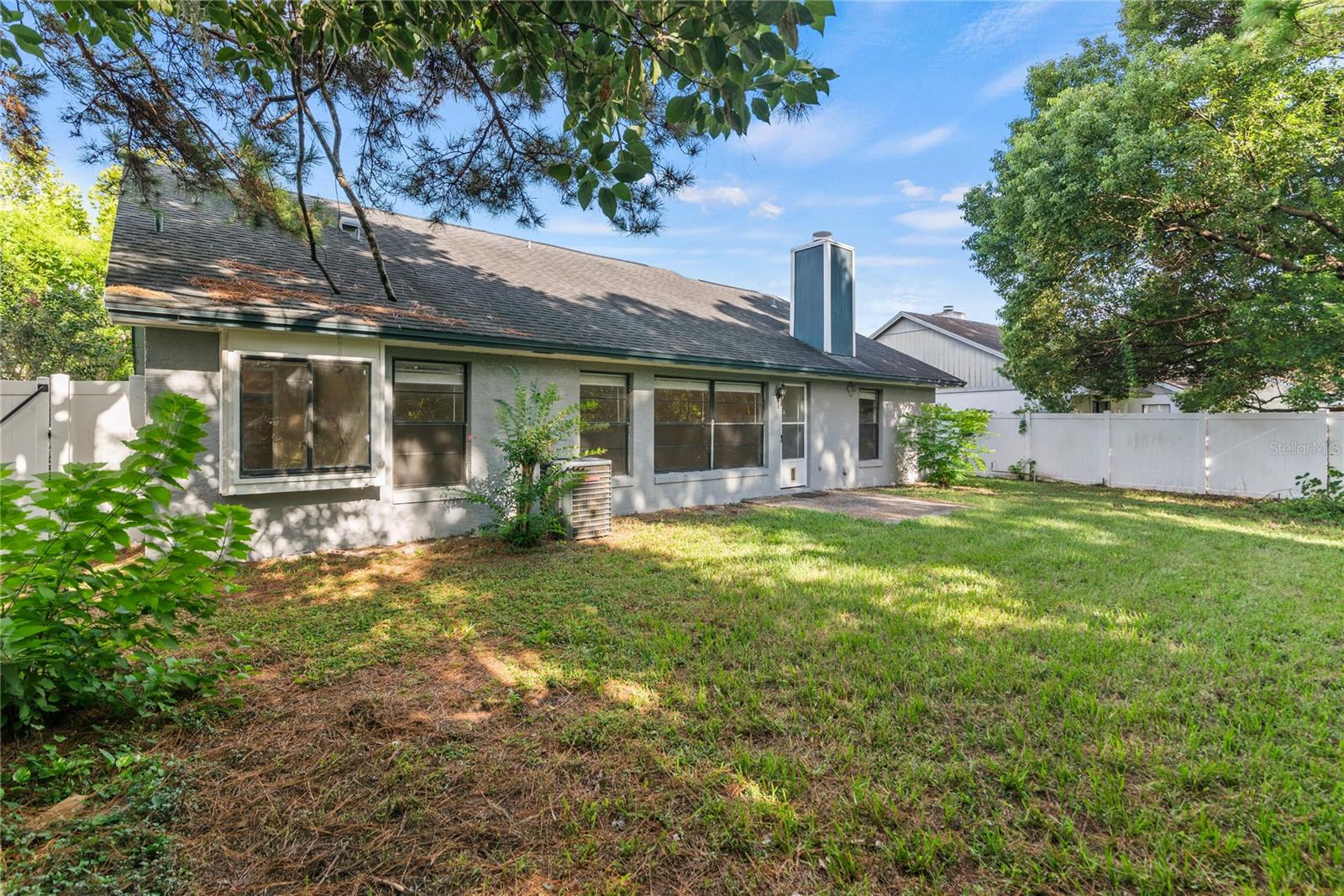 1023 MCKINNON AVE