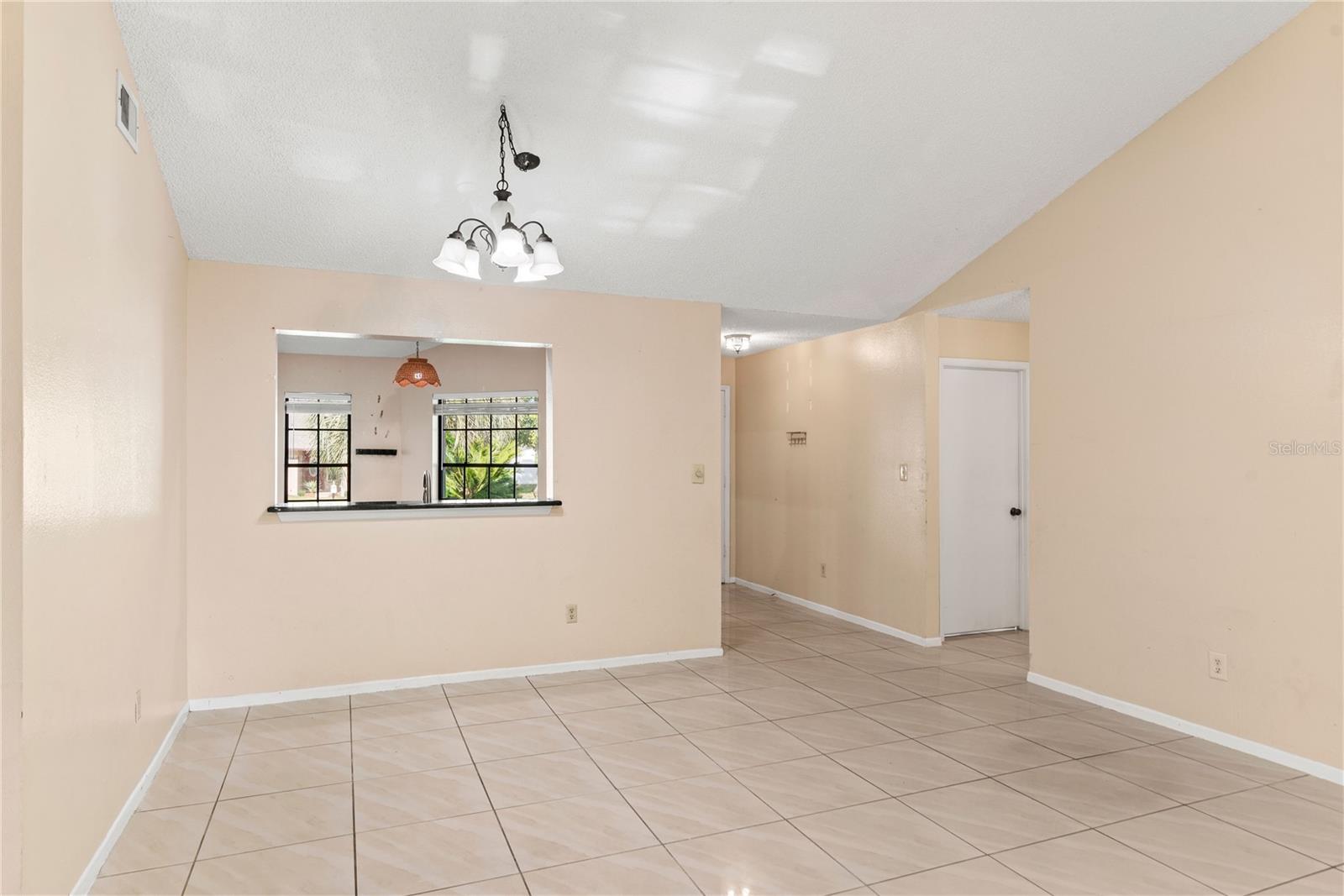 1023 MCKINNON AVE