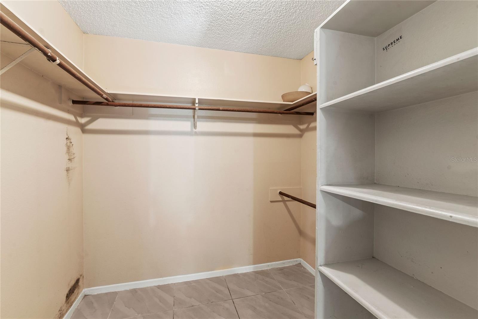 1023 MCKINNON AVE