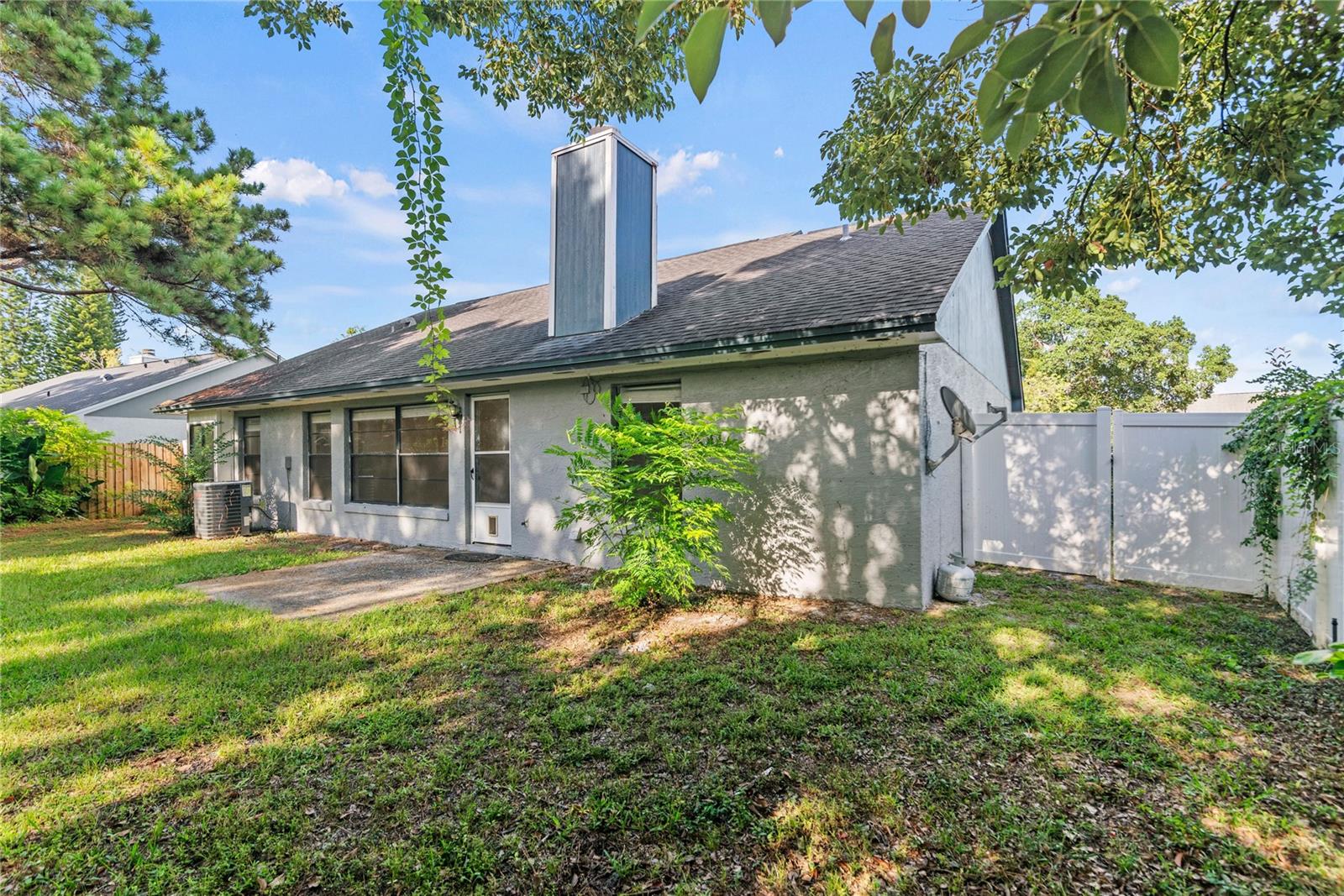 1023 MCKINNON AVE