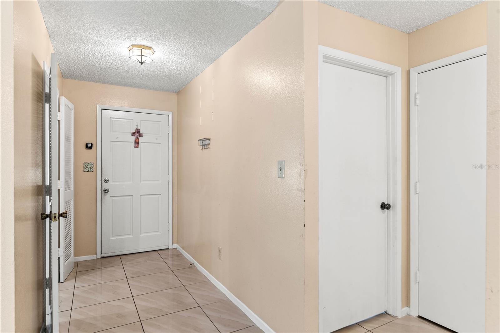 1023 MCKINNON AVE