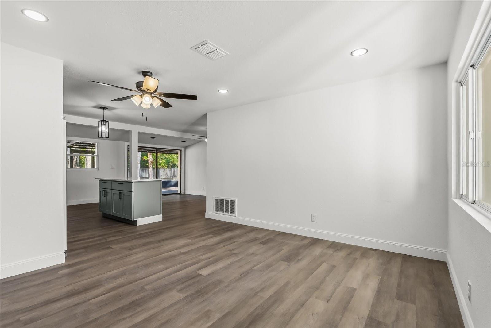 10395 SAN MARTIN BLVD NE