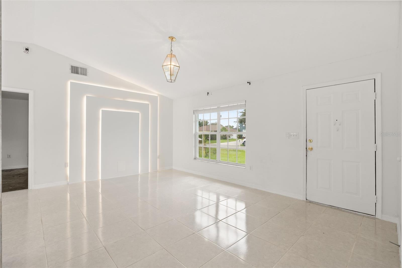 605 TAMARIN LN