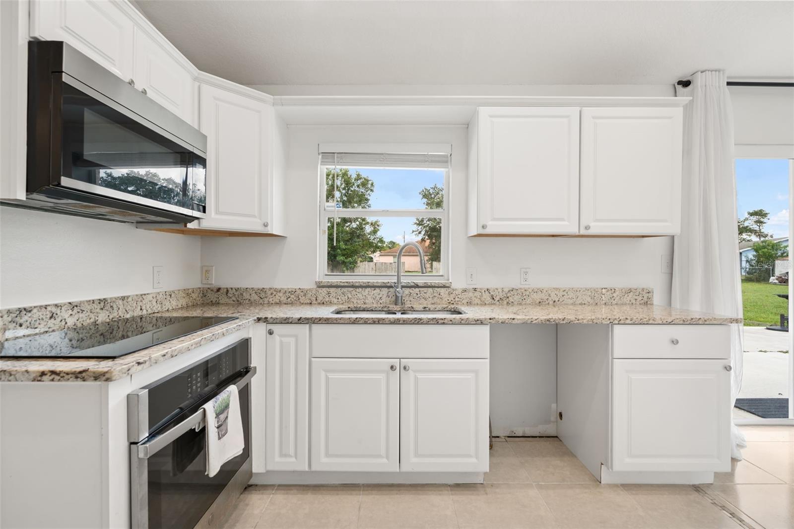 605 TAMARIN LN