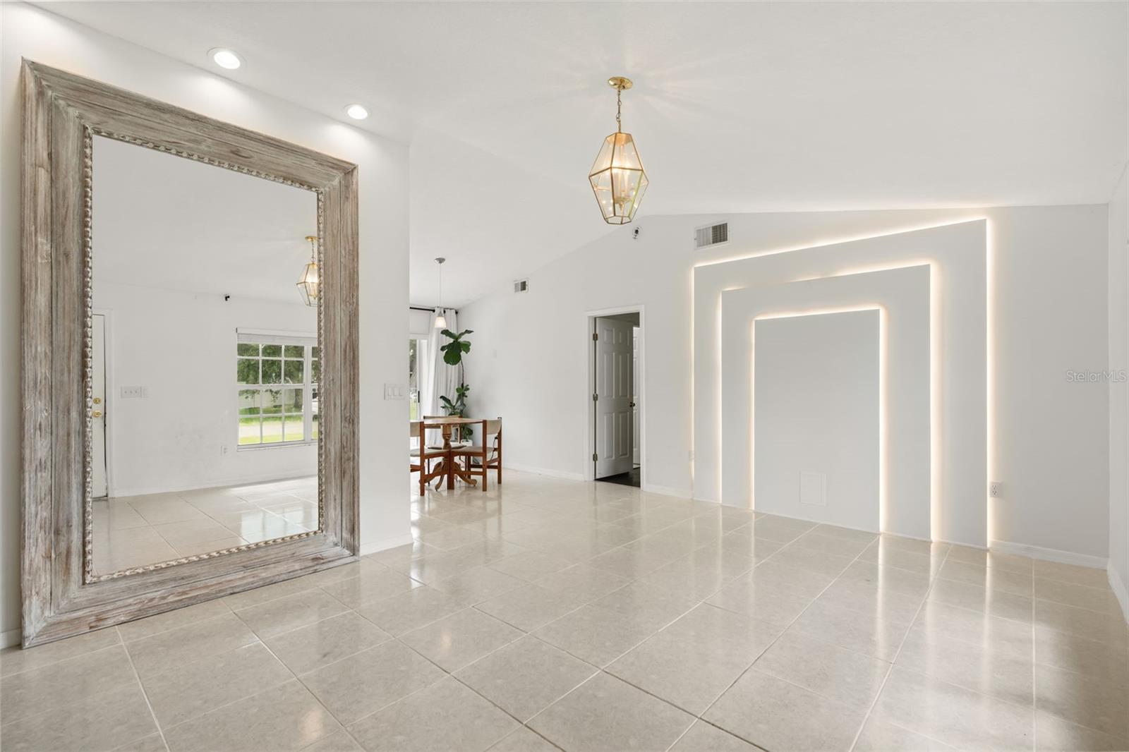 605 TAMARIN LN