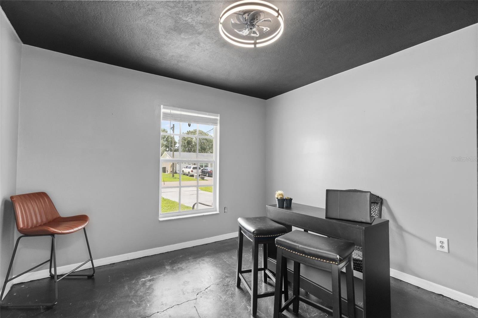 605 TAMARIN LN