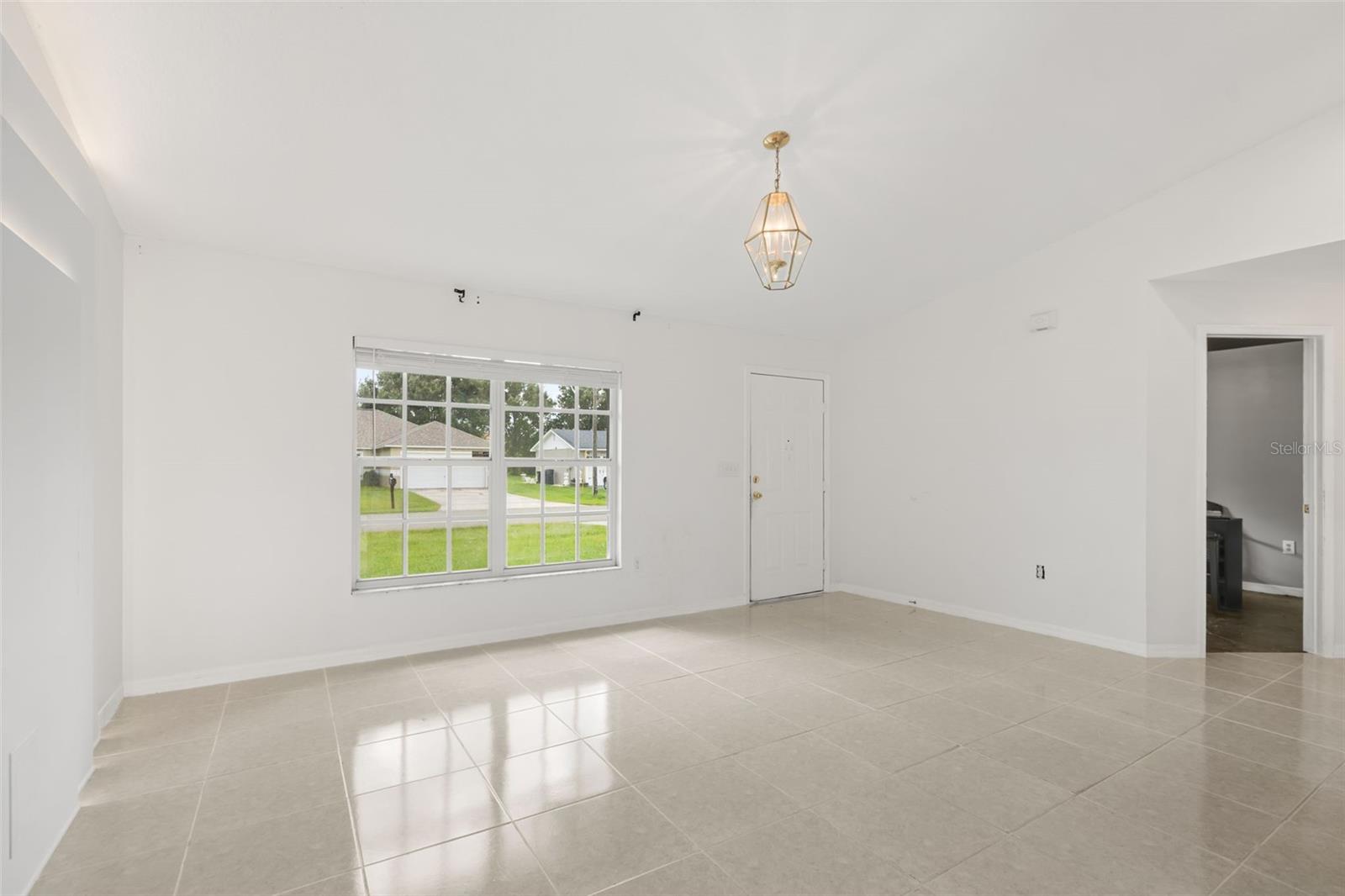 605 TAMARIN LN