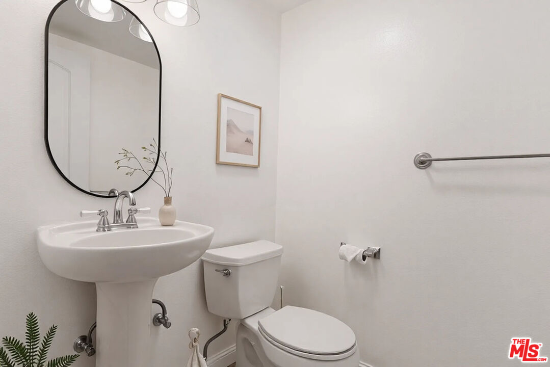 4220 Colfax Ave Unit: 110