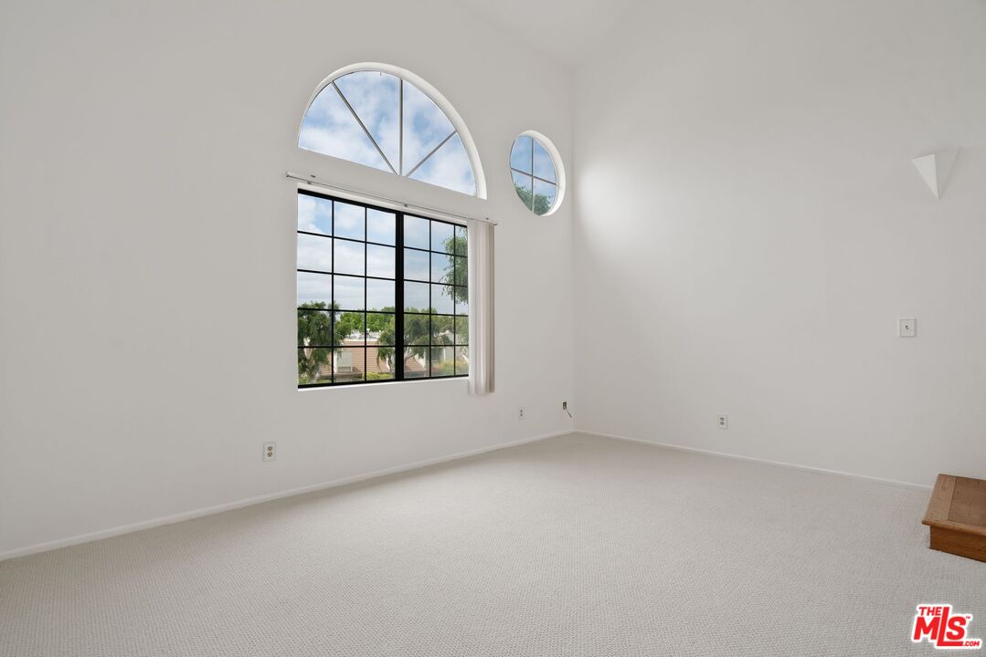 4220 Colfax Ave Unit: 110