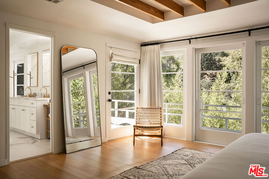 2410 E Nichols Canyon Rd