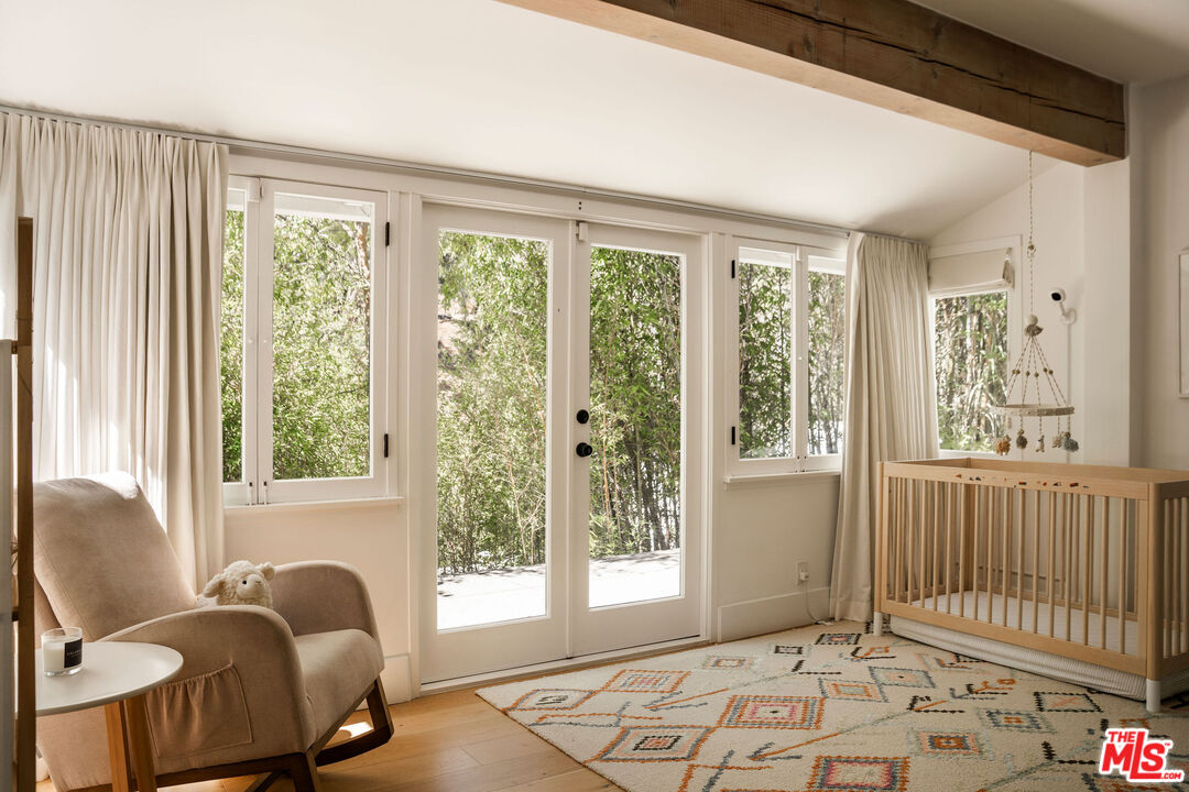 2410 E Nichols Canyon Rd