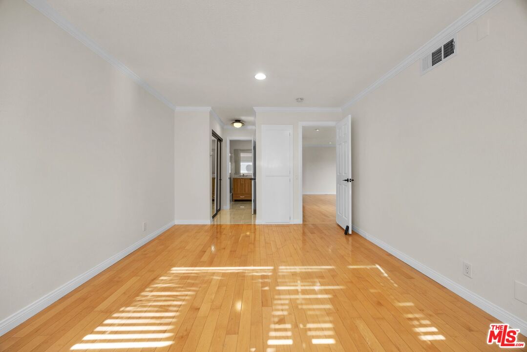 532 N Rossmore Ave Unit: 411