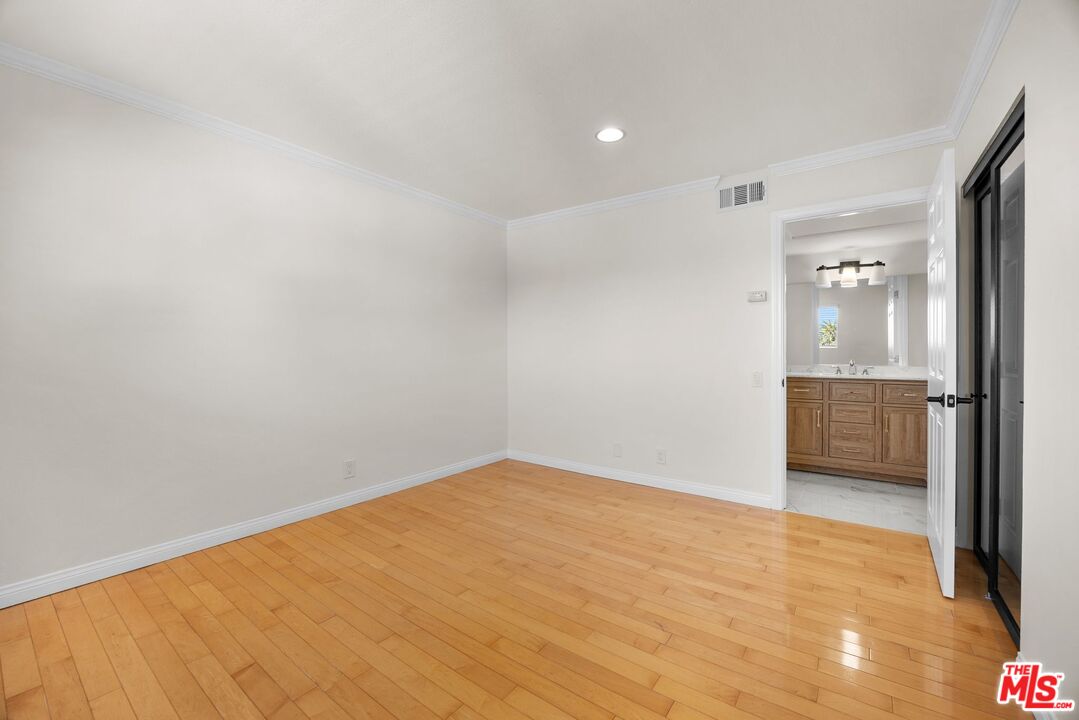 532 N Rossmore Ave Unit: 411