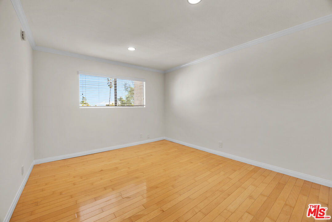 532 N Rossmore Ave Unit: 411