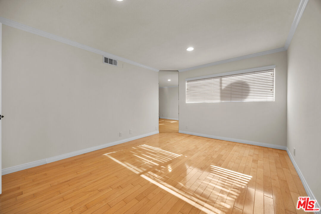 532 N Rossmore Ave Unit: 411