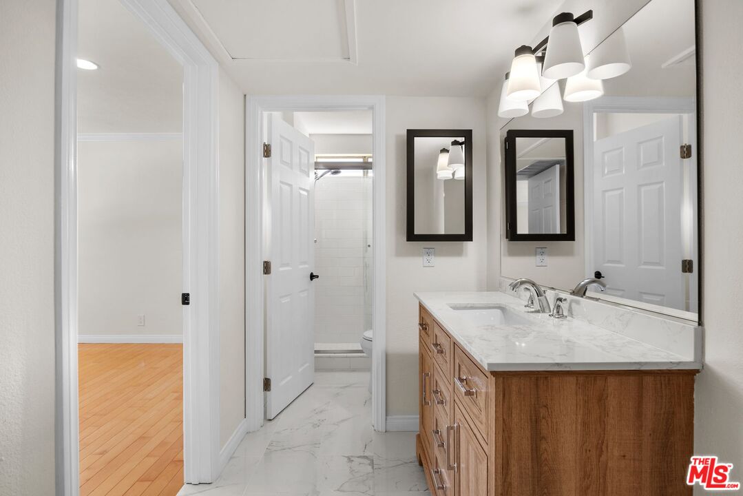 532 N Rossmore Ave Unit: 411