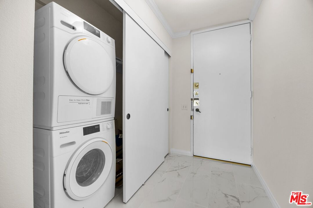 532 N Rossmore Ave Unit: 411