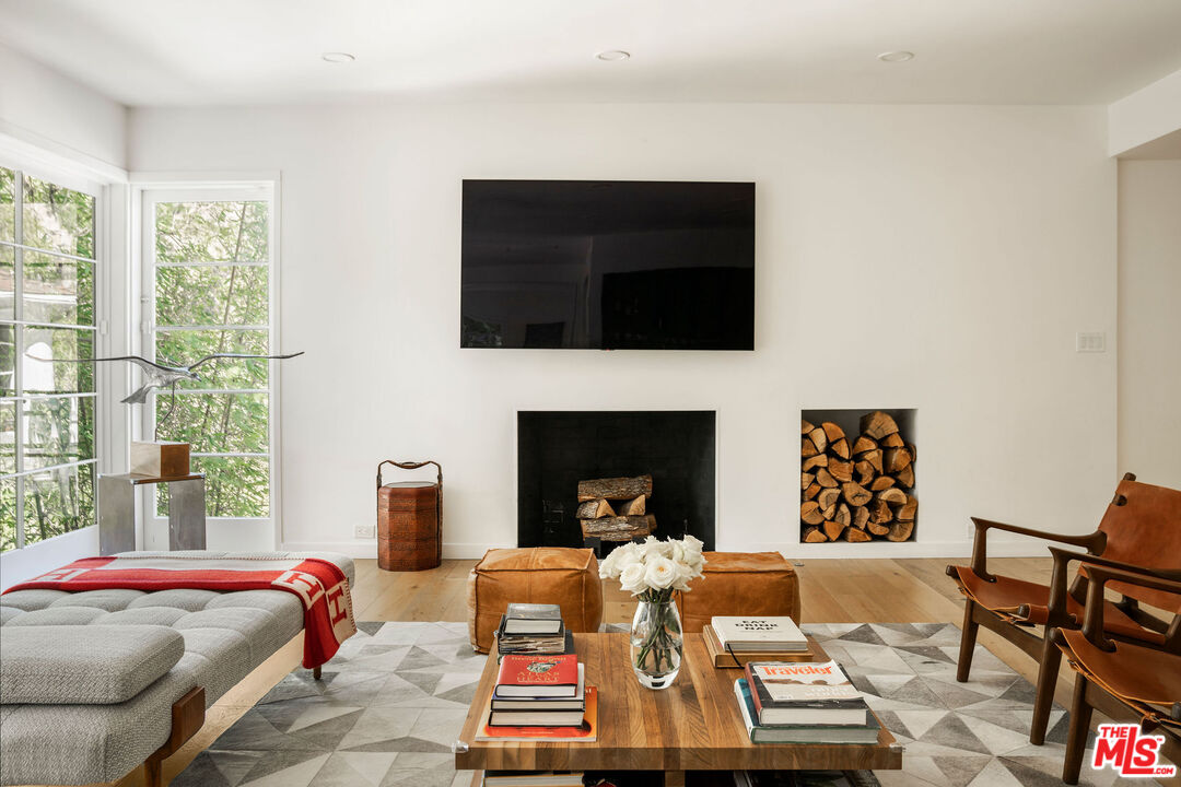 2410 Nichols Canyon Rd