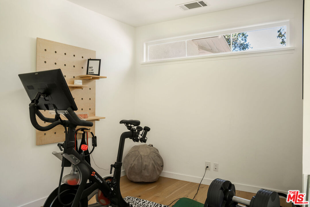 2410 Nichols Canyon Rd