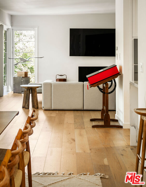 2410 Nichols Canyon Rd