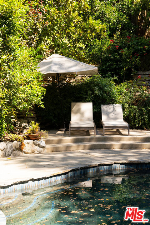 2410 Nichols Canyon Rd