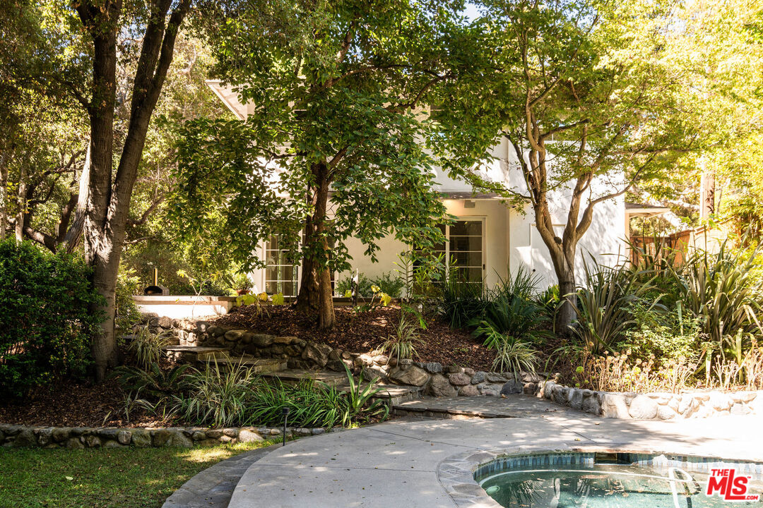 2410 Nichols Canyon Rd