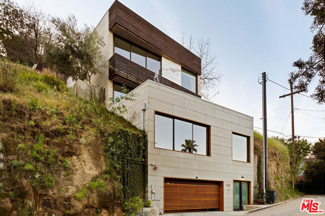 2339 Lyric Ave