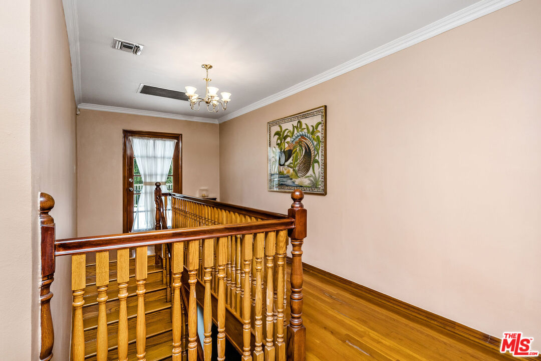 257 S Van Ness Ave