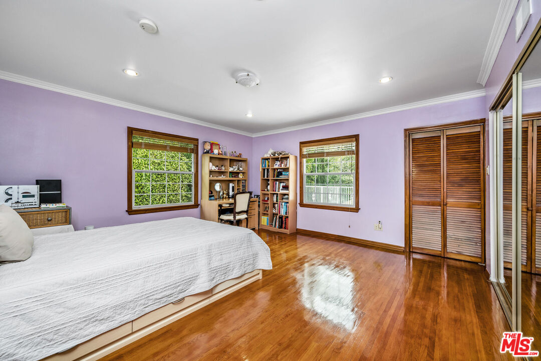 257 S Van Ness Ave