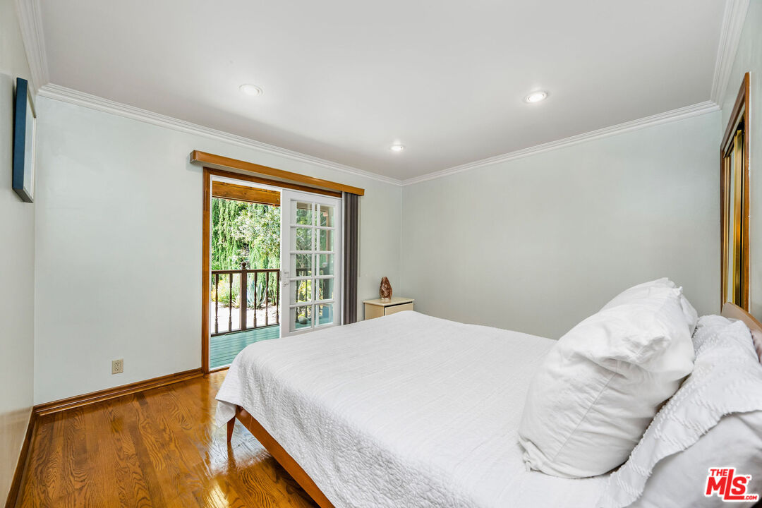 257 S Van Ness Ave
