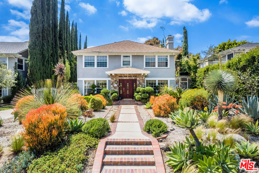 257 S Van Ness Ave